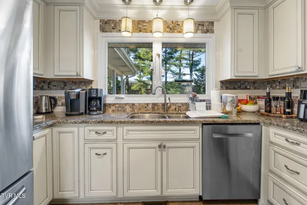 $329,000 | 159 Edgemont Terrace Southwest, Abingdon, VA 24210