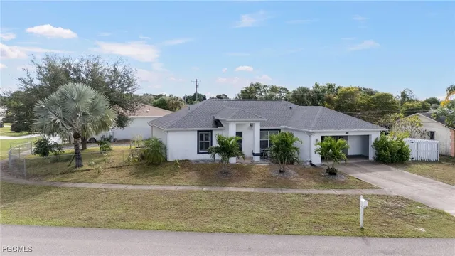 $355,000 | 1082 Ridgeway Drive, North Fort Myers, FL 33903