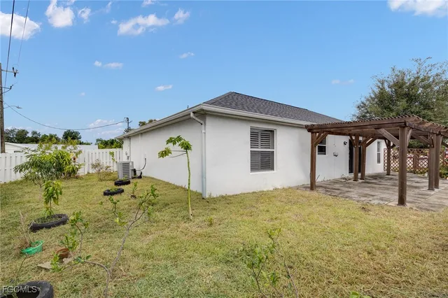$355,000 | 1082 Ridgeway Drive, North Fort Myers, FL 33903