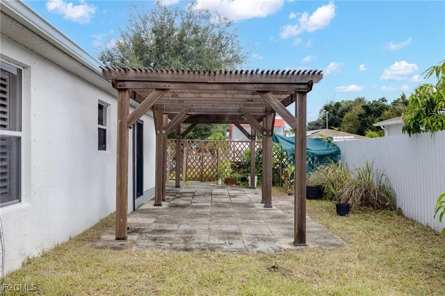 $355,000 | 1082 Ridgeway Drive, North Fort Myers, FL 33903