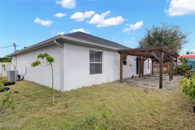 $355,000 | 1082 Ridgeway Drive, North Fort Myers, FL 33903