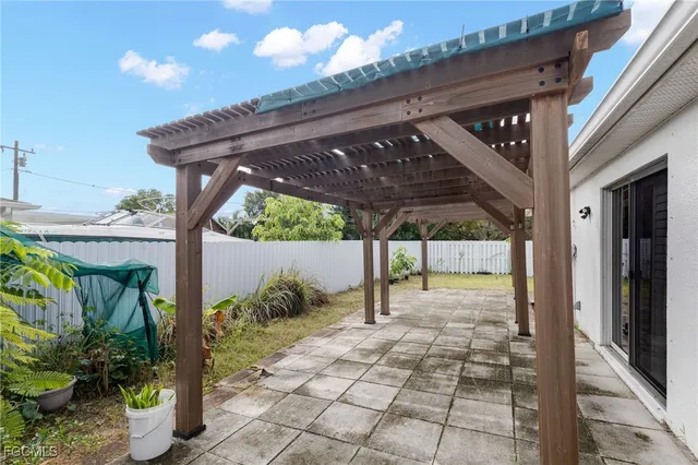 $355,000 | 1082 Ridgeway Drive, North Fort Myers, FL 33903