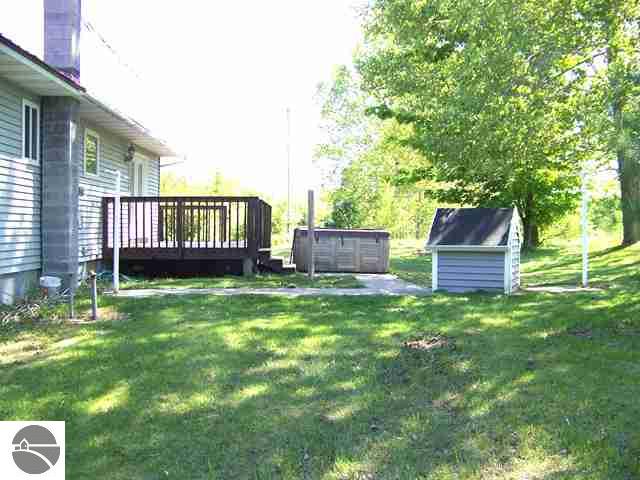 5033 Stricker Road Traverse City, MI 49684 - Photo 9 of 25 1734109-8.JPG