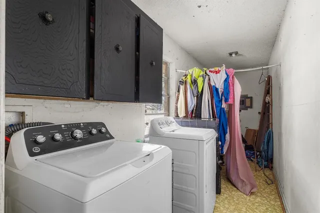 a view of walk in closet