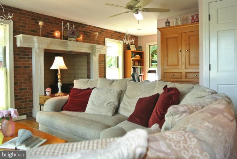 10745 Kasota Road Chestertown, MD 21620 - Photo 5 of 30 Living Room