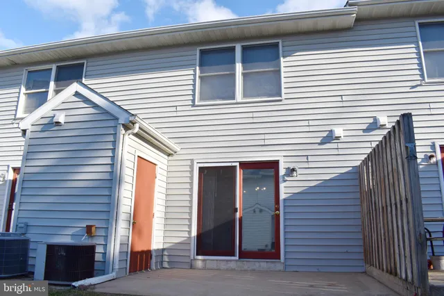 $1,100 | 955 Orchard Drive, Chambersburg, PA 17201