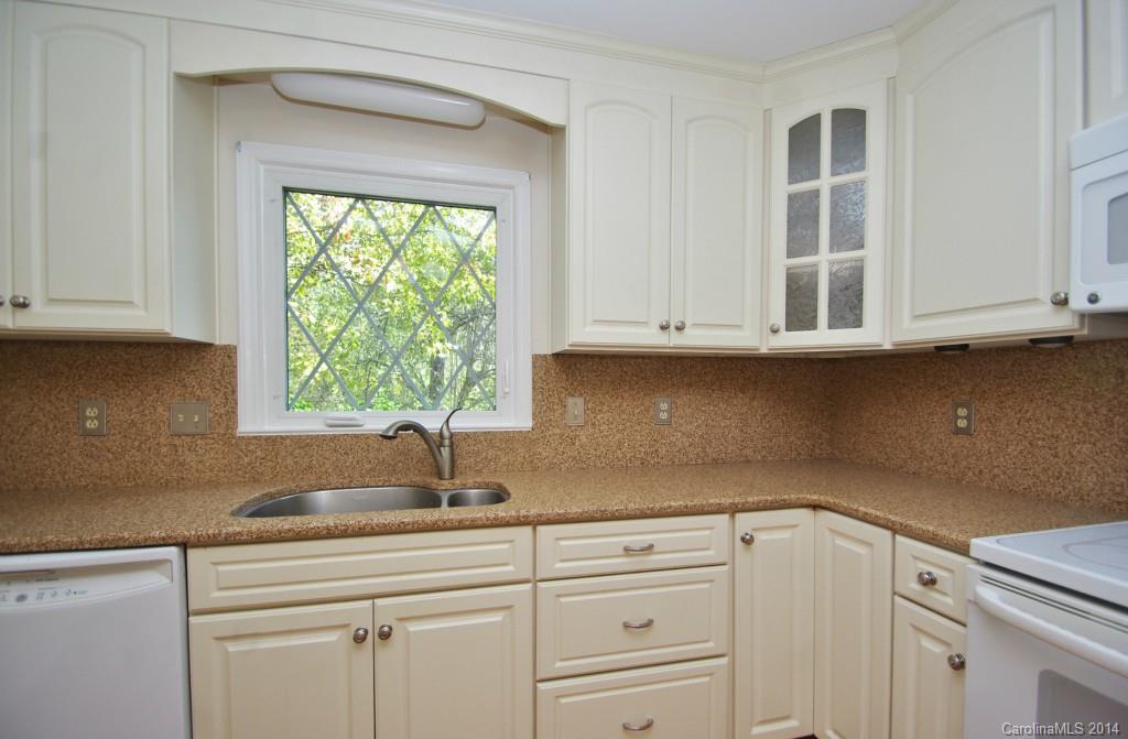 2501 Innsbrook Road, Unit 10 Charlotte, NC 28226 - Photo 6 of 24 Gallery Image 6
