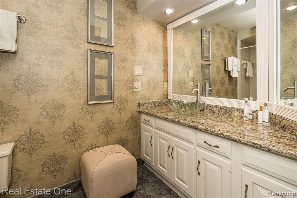 888 Green View Court Rochester Hills, MI 48307 - Photo 9 of 29