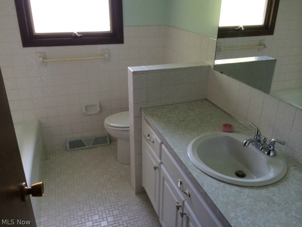 19336 Howe Road Strongsville, OH 44136 - Photo 9 of 10