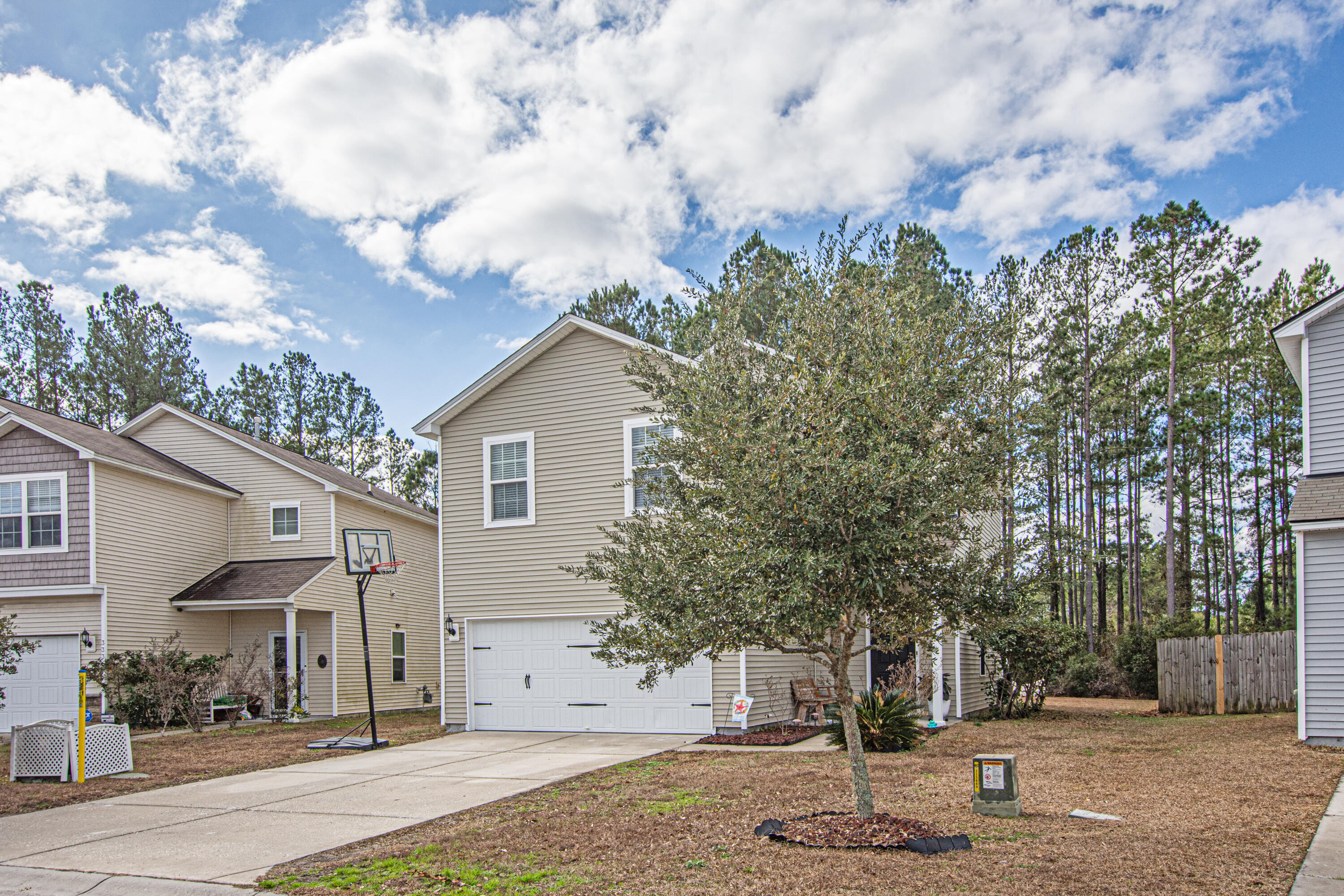 331 Iveson Road Summerville, SC 29486 - Photo 2 of 33 0-10
