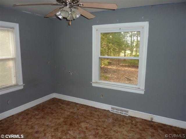 15141 Taylor Road Beaverdam, VA 23015 - Photo 3 of 5 an empty room with a window