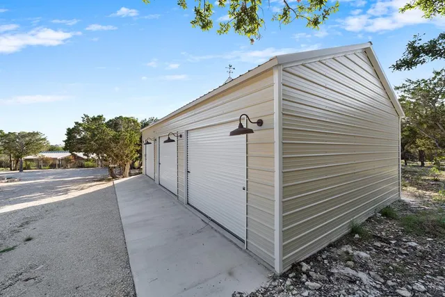 a view of a house with backyard and trees