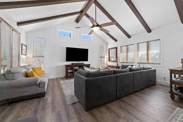 a view of entryway front of a house