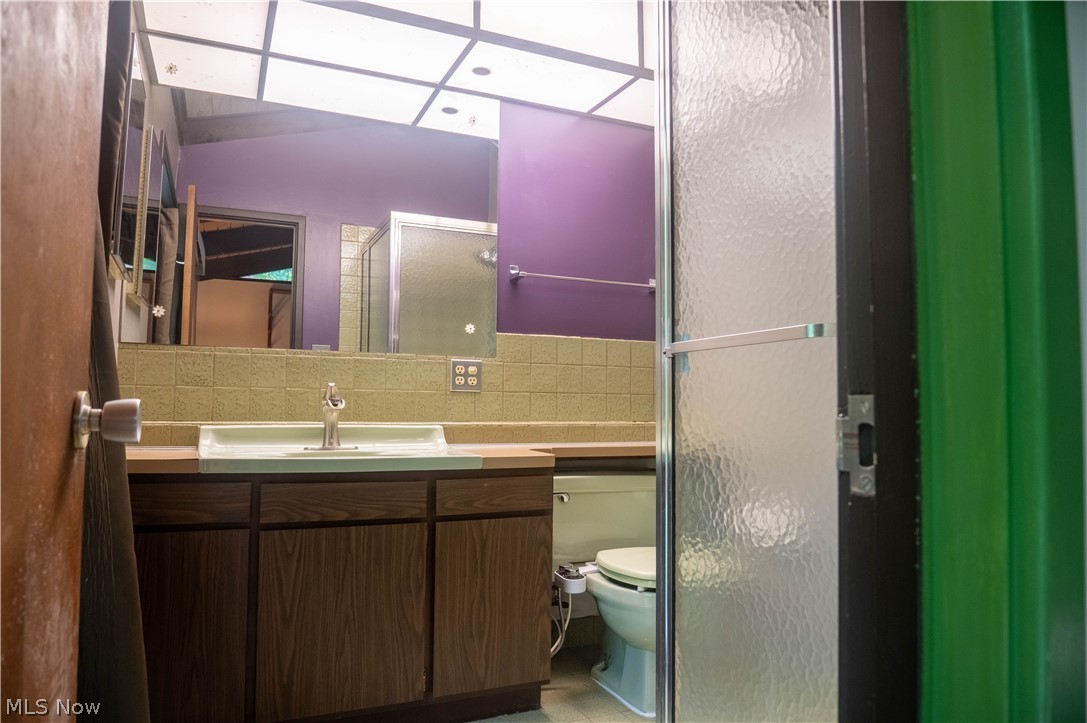 11629 Edgewood Road Chardon, OH 44024 - Photo 25 of 48 Private full bath with shower in the Master suite
