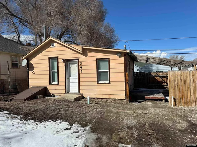 $57,500 | 305 East Spruce Street, Rawlins, WY 82301
