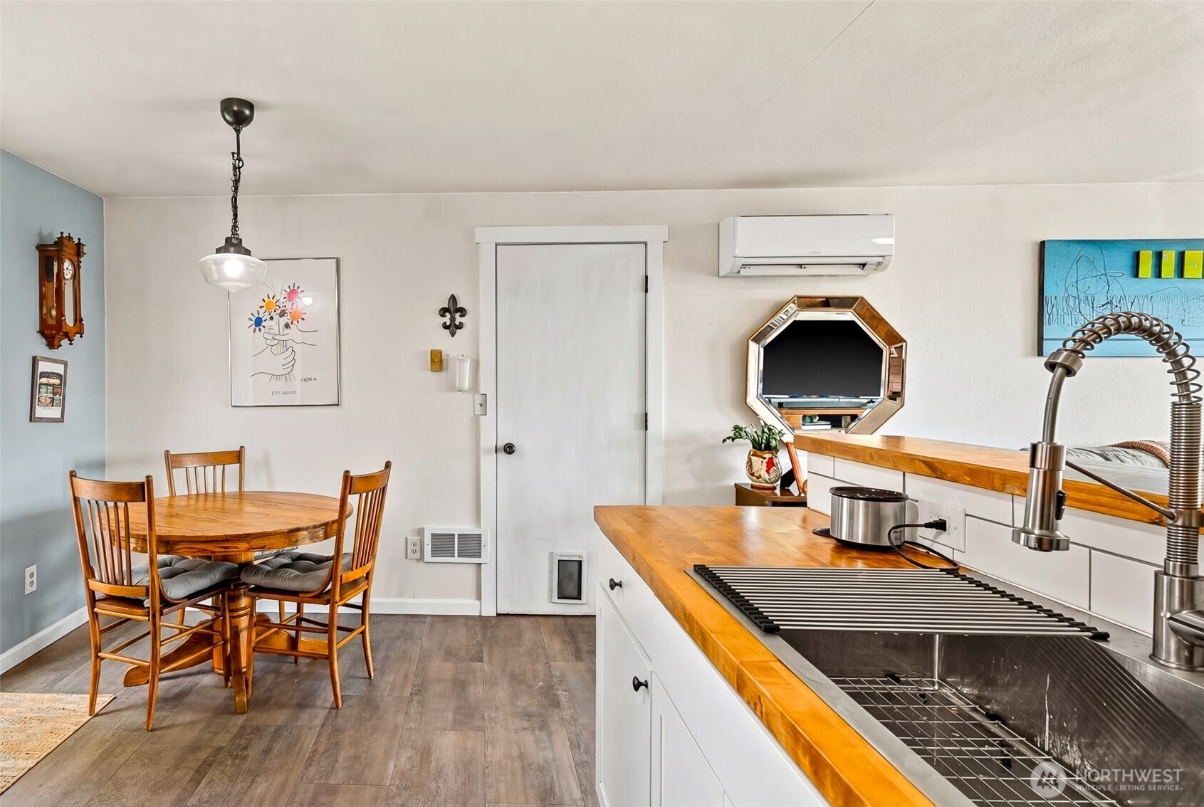 708 Cherry Court Wenatchee, WA 98801 - Photo 12 of 26 a living room with furniture and a wooden floor