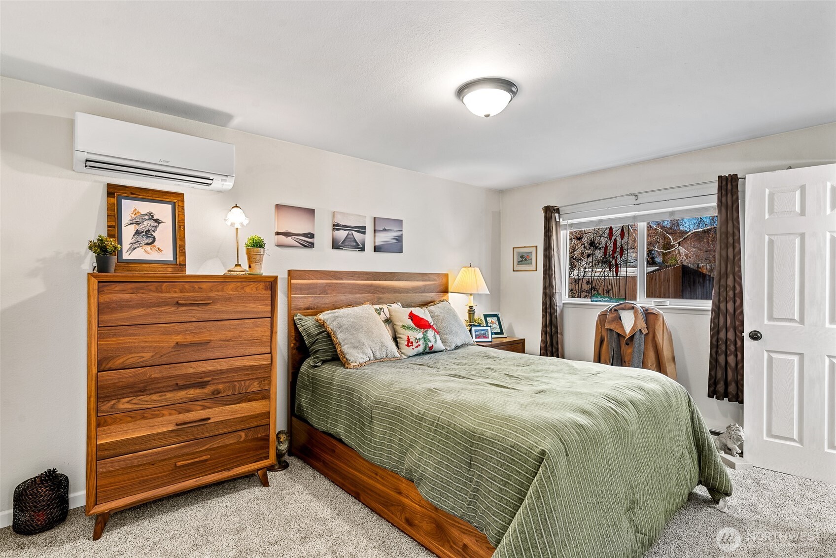 708 Cherry Court Wenatchee, WA 98801 - Photo 19 of 26 a bedroom with a bed and a window