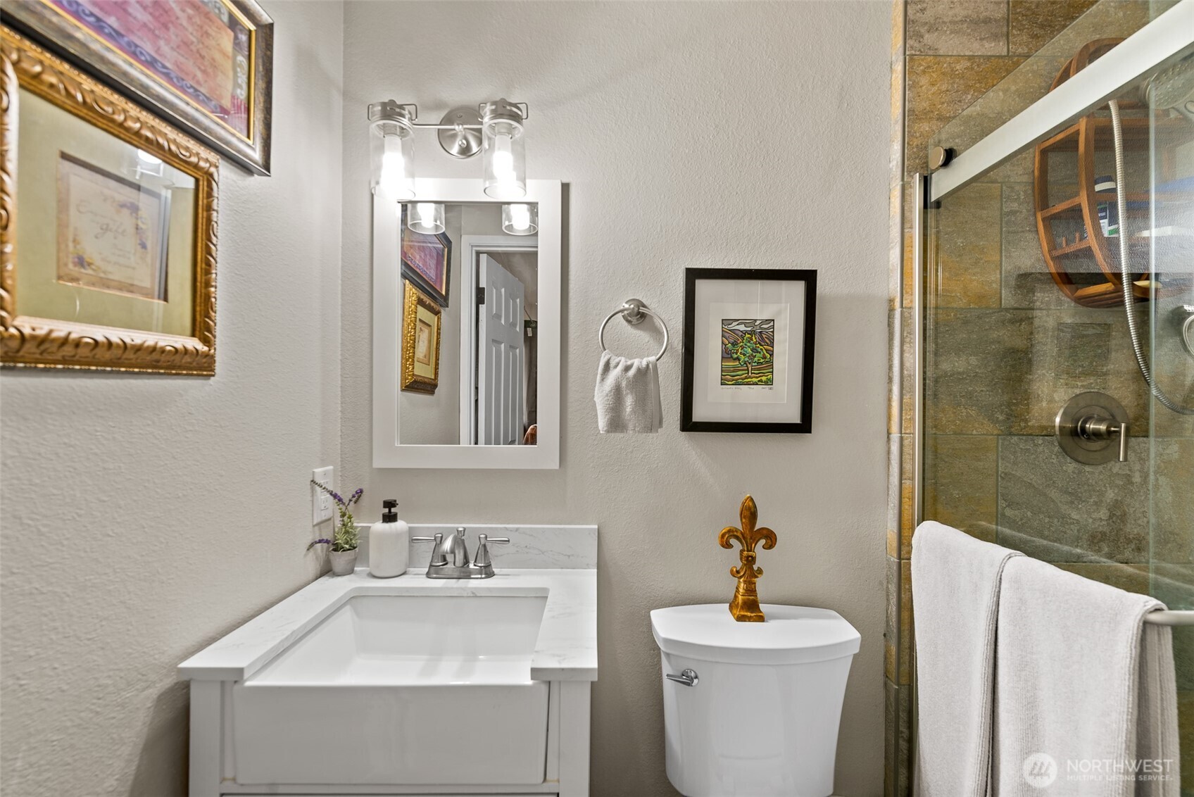 708 Cherry Court Wenatchee, WA 98801 - Photo 22 of 26 a bathroom with a sink mirror and a toilet