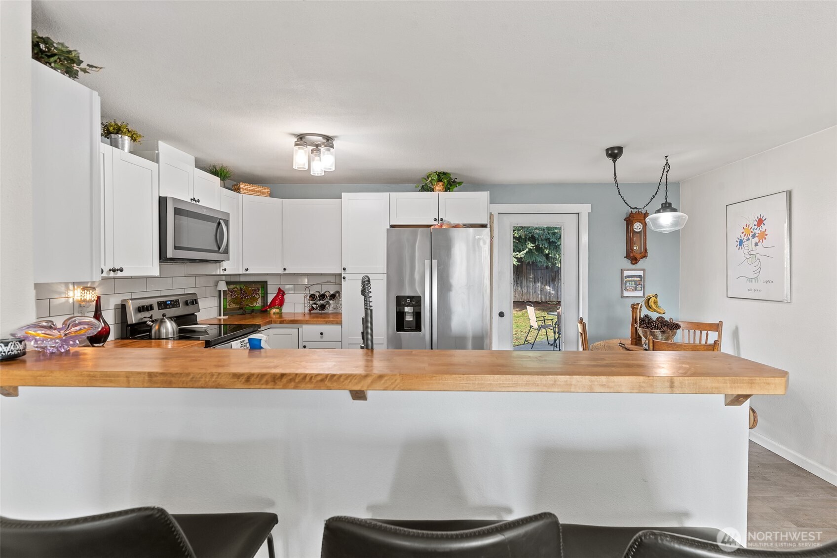 708 Cherry Court Wenatchee, WA 98801 - Photo 8 of 26 a view of kitchen with sink microwave and cabinets