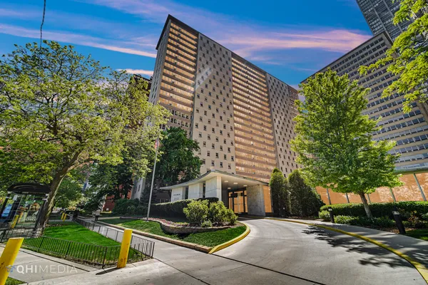 $2,800 | 3950 North Lake Shore Drive, Unit 1219D, Chicago, IL 60613