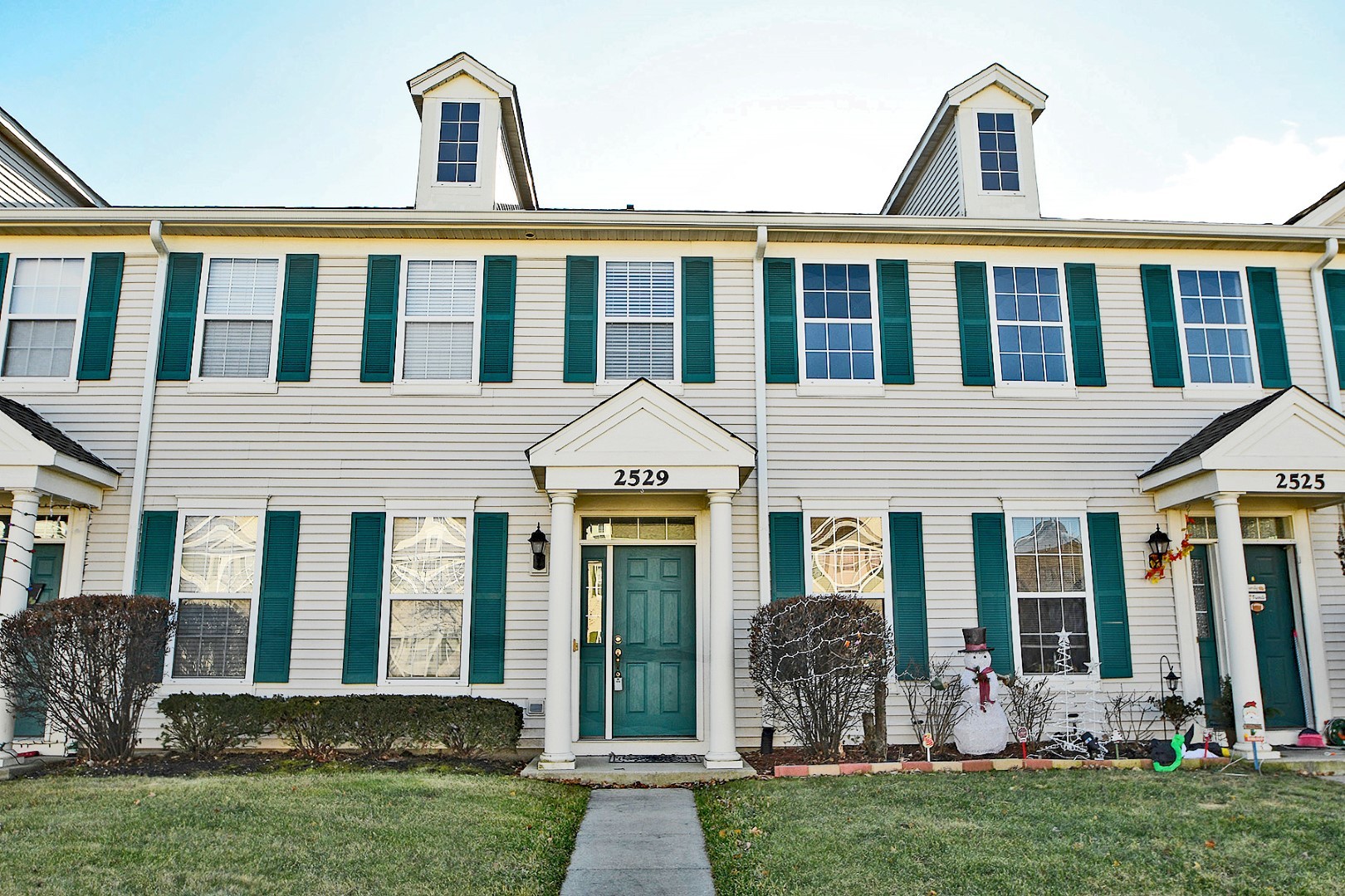 2529 Capitol Avenue Aurora, IL 60503 - Photo 1 of 25 front view of a house with a yard