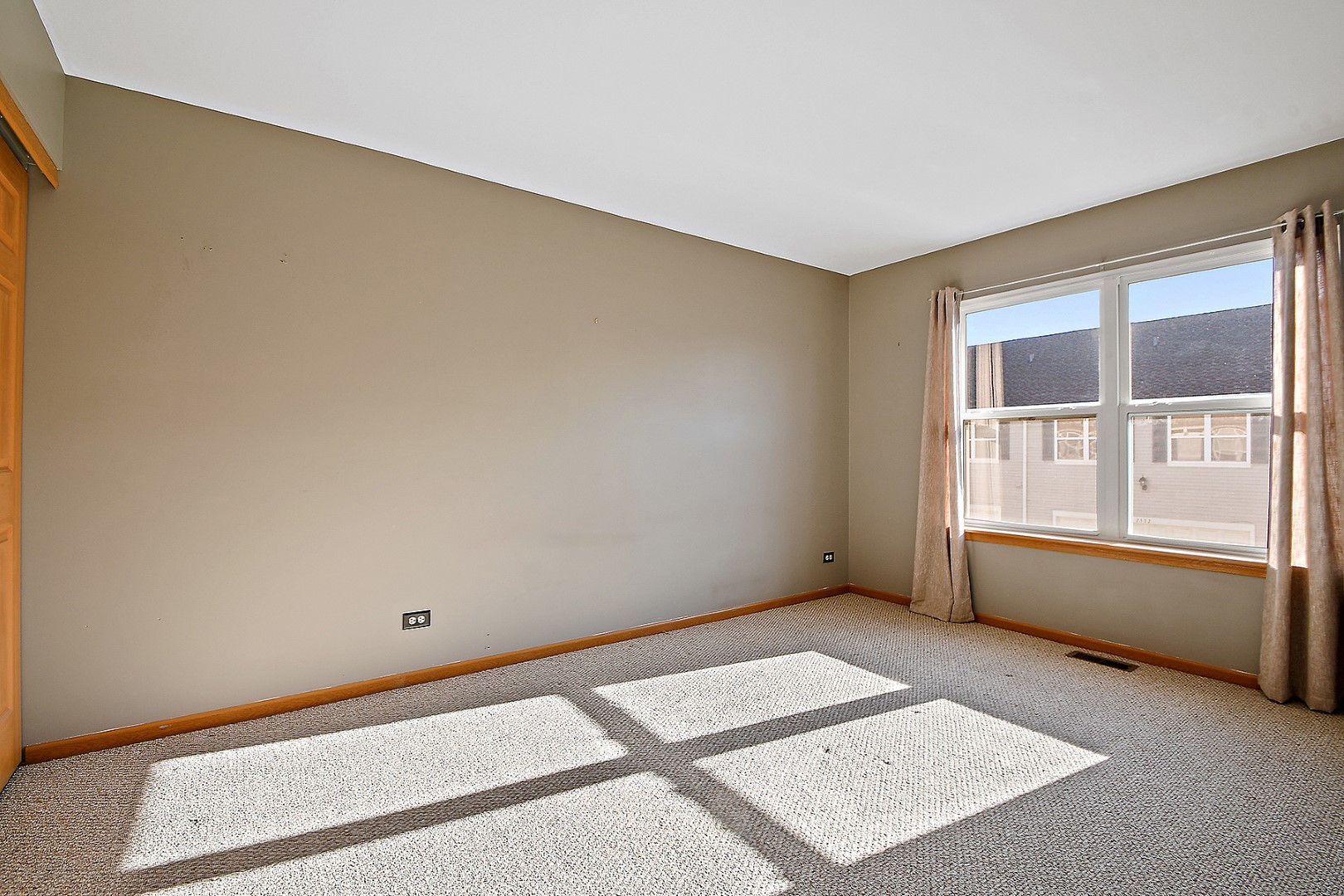 2529 Capitol Avenue Aurora, IL 60503 - Photo 16 of 25 a view of an empty room with a window