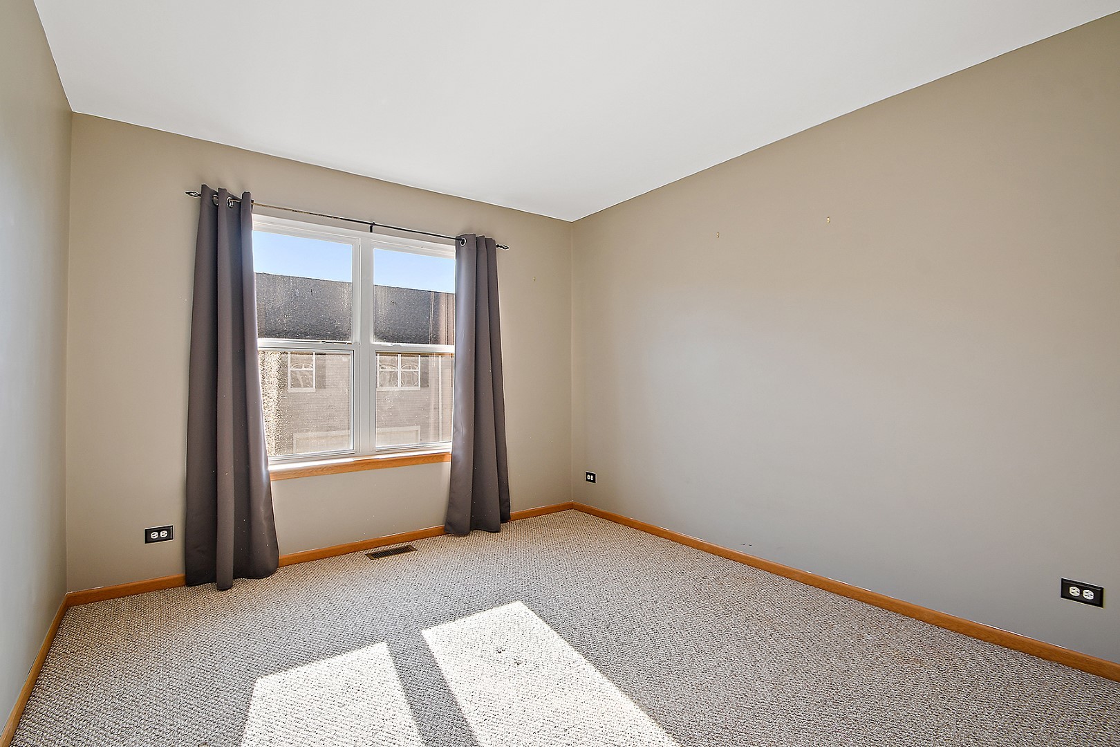 2529 Capitol Avenue Aurora, IL 60503 - Photo 17 of 25 an empty room with windows