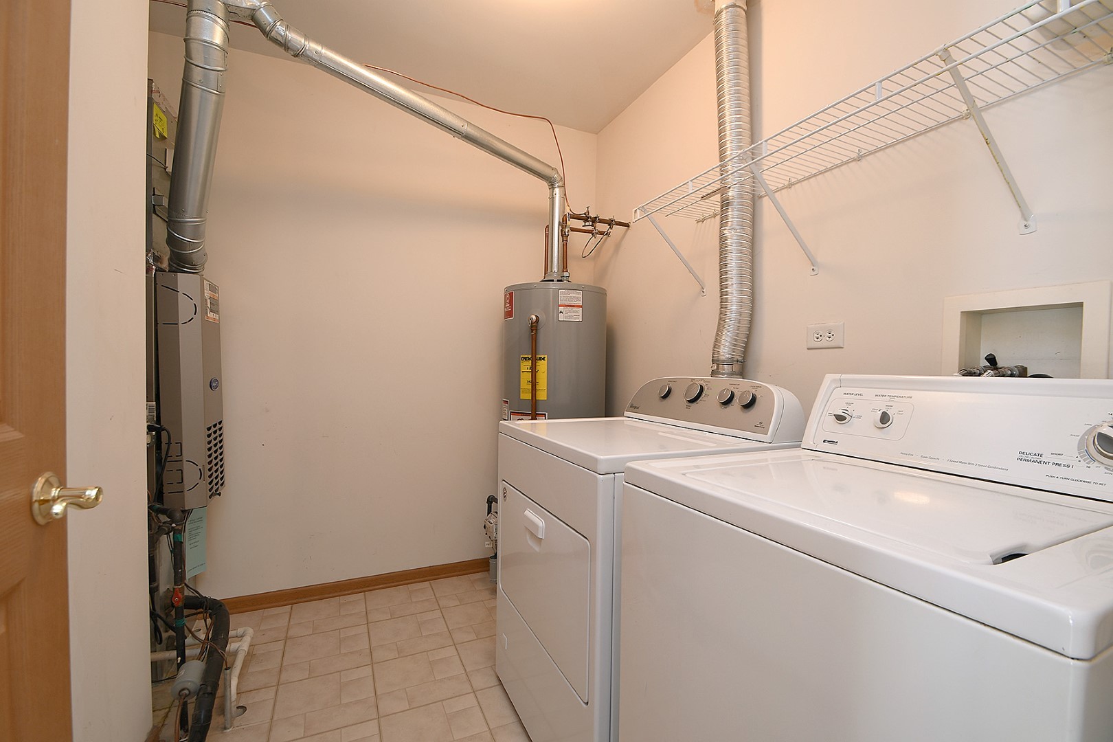2529 Capitol Avenue Aurora, IL 60503 - Photo 19 of 25 a utility room with dryer and washer