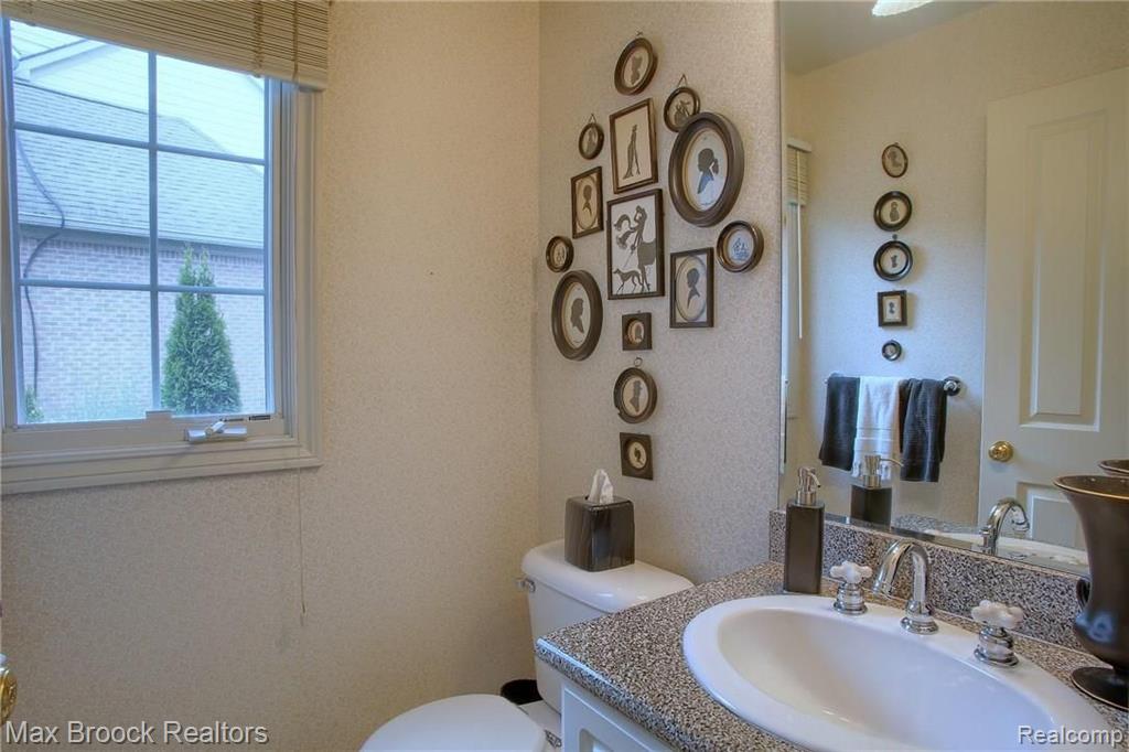 30755 Country Ridge Circle Farmington Hills, MI 48331 - Photo 19 of 42
