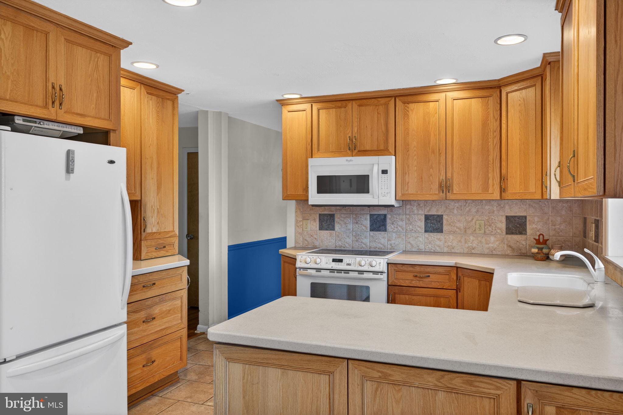 324 Wrights Road Newtown, PA 18940 - Photo 20 of 36 Kitchen