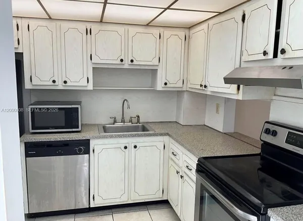 $1,450 | 101 Berkley Road, Unit 205, Hollywood, FL 33024