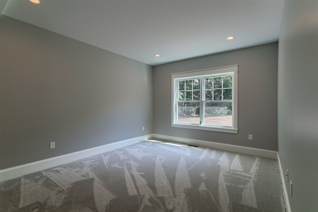 41 Horseshoe Road Windham, NH 03087 - Photo 27 of 38