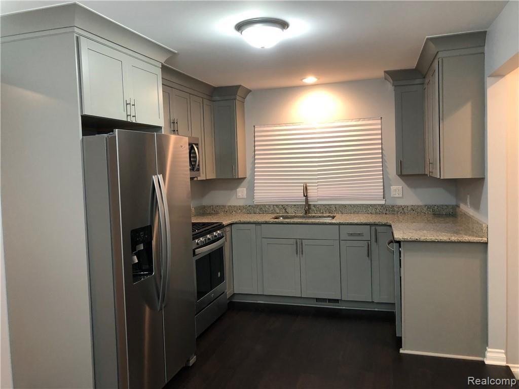 23700 Rockingham Street Southfield, MI 48033 - Photo 6 of 43 IMG_2937.JPG
