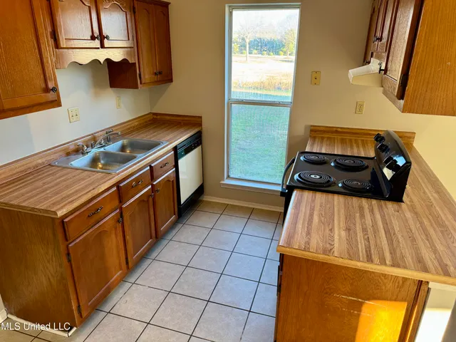 $1,395 | 6050 Somerset Drive, Horn Lake, MS 38637