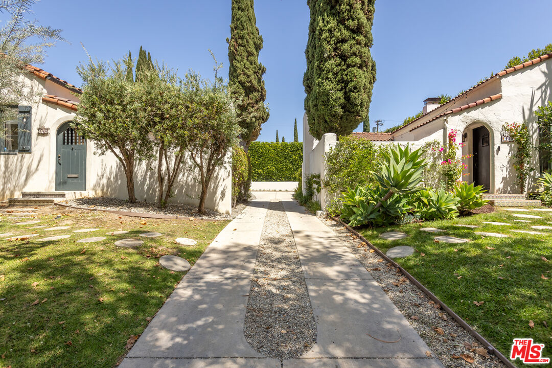 950 South Muirfield Road Los Angeles, CA 90019 - Photo 43 of 43