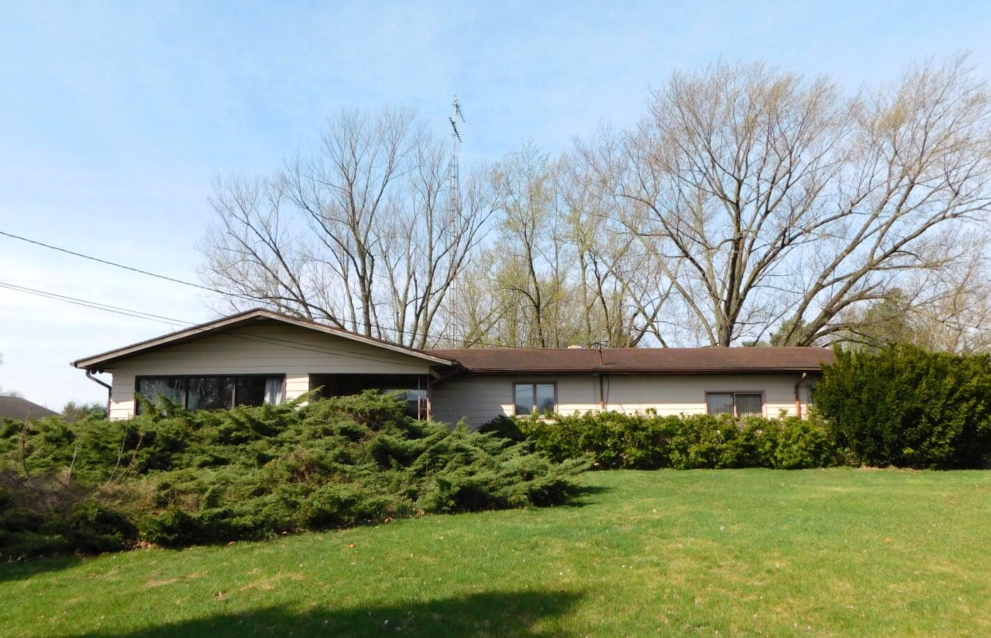 3528 South Pipestone Road Sodus, MI 49126 - Photo 1 of 42 DSCN7353