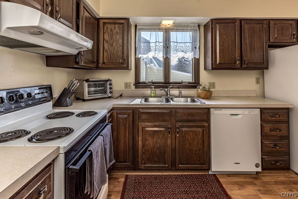 202 Cornwall Drive DeWitt, NY 13214 - Photo 13 of 27 All off the appliances are included