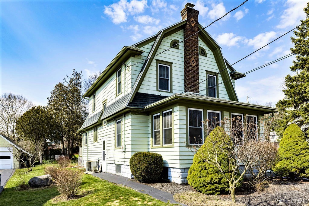 202 Cornwall Drive DeWitt, NY 13214 - Photo 2 of 27 A beautiful Dutch Colonial in DeWittshire