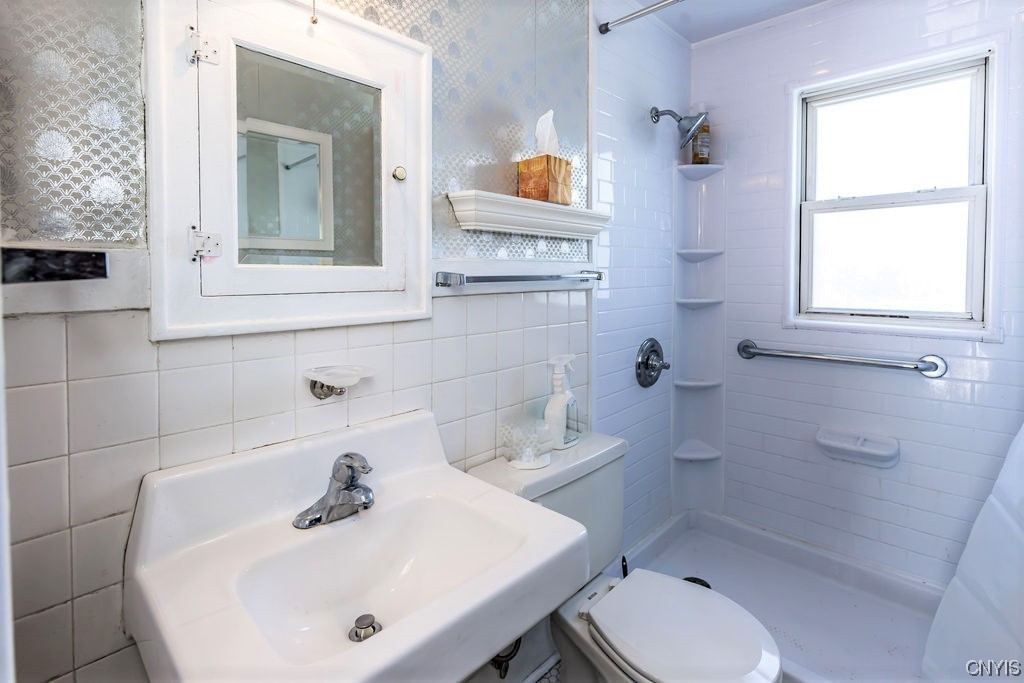 202 Cornwall Drive DeWitt, NY 13214 - Photo 23 of 27 The full bath with newer walk in shower