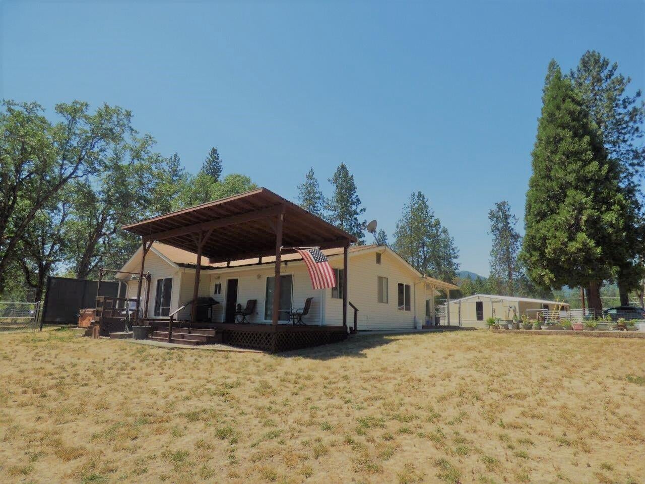 2104 Pine Grove Road Rogue River, OR 97537 - Photo 9 of 36 Backyard - Southern Oregon Country Livin