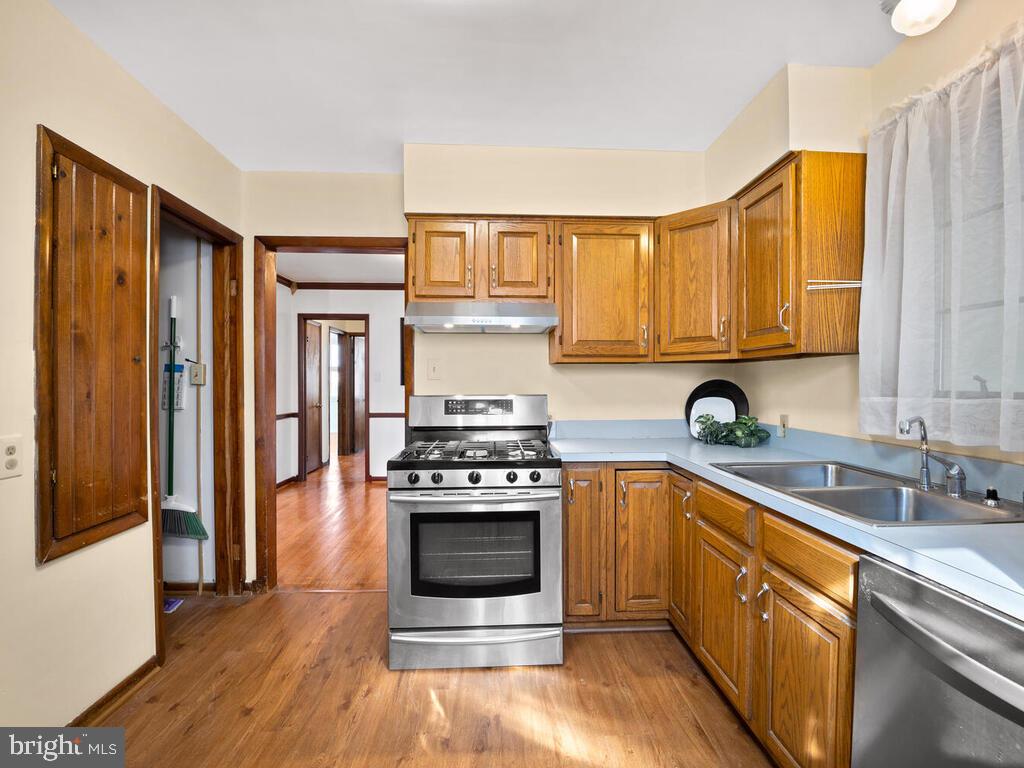 3305 North Rolling Road Baltimore, MD 21244 - Photo 14 of 42 Kitchen