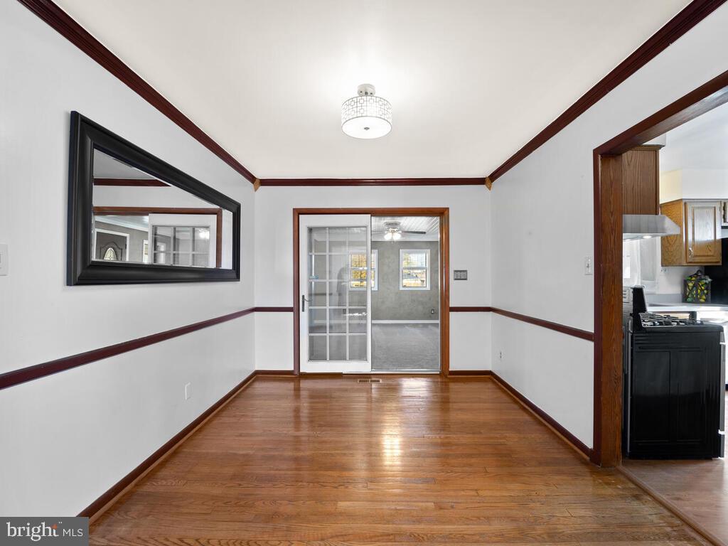 3305 North Rolling Road Baltimore, MD 21244 - Photo 8 of 42 Dining Room