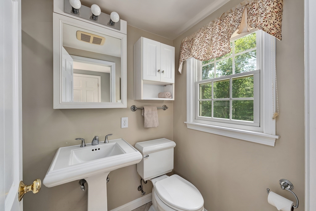 76 Parsonage Lane Topsfield, MA 01983 - Photo 22 of 35