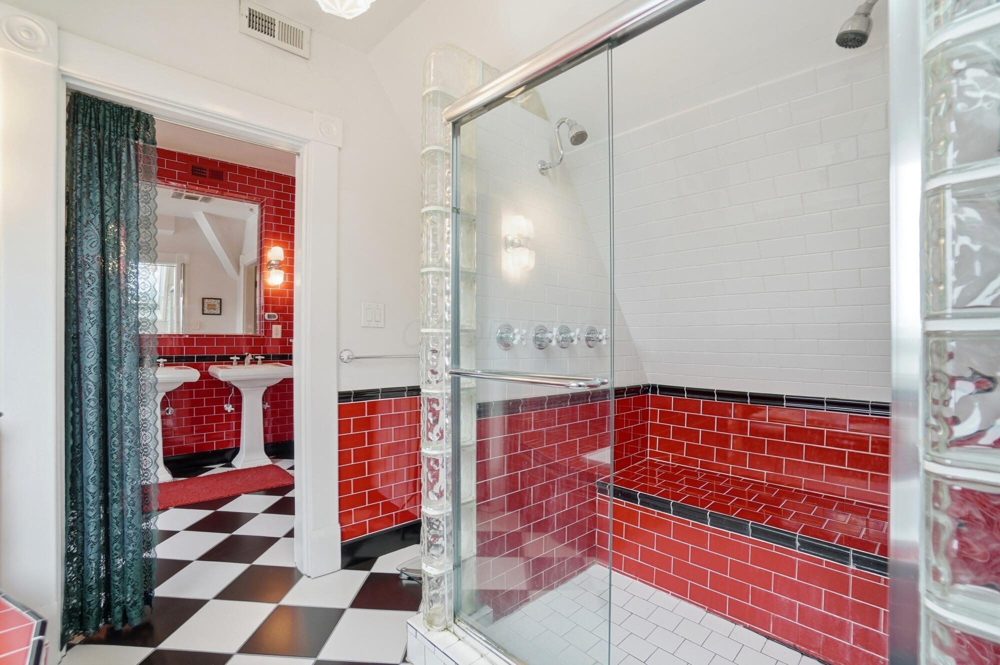 875 East Broad Street Columbus, OH 43205 - Photo 135 of 170 Bathroom