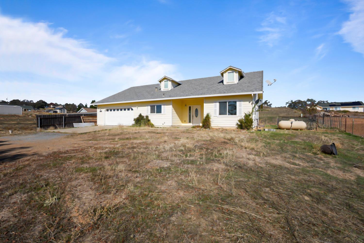 3493 Quail Hill Road Copperopolis, CA 95228 - Photo 11 of 38 a front view of a house with a yard