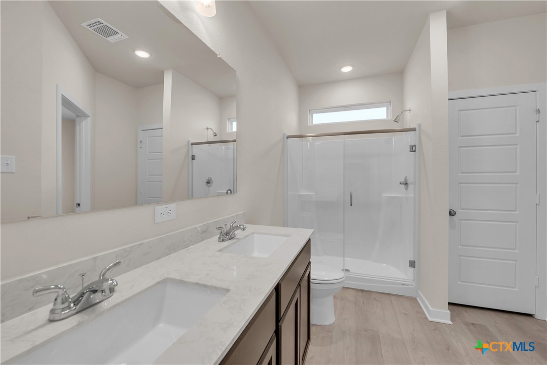 417 University Avenue Troy, TX 76579 - Photo 15 of 30 a bathroom with a tub sink double vanity and a mirror