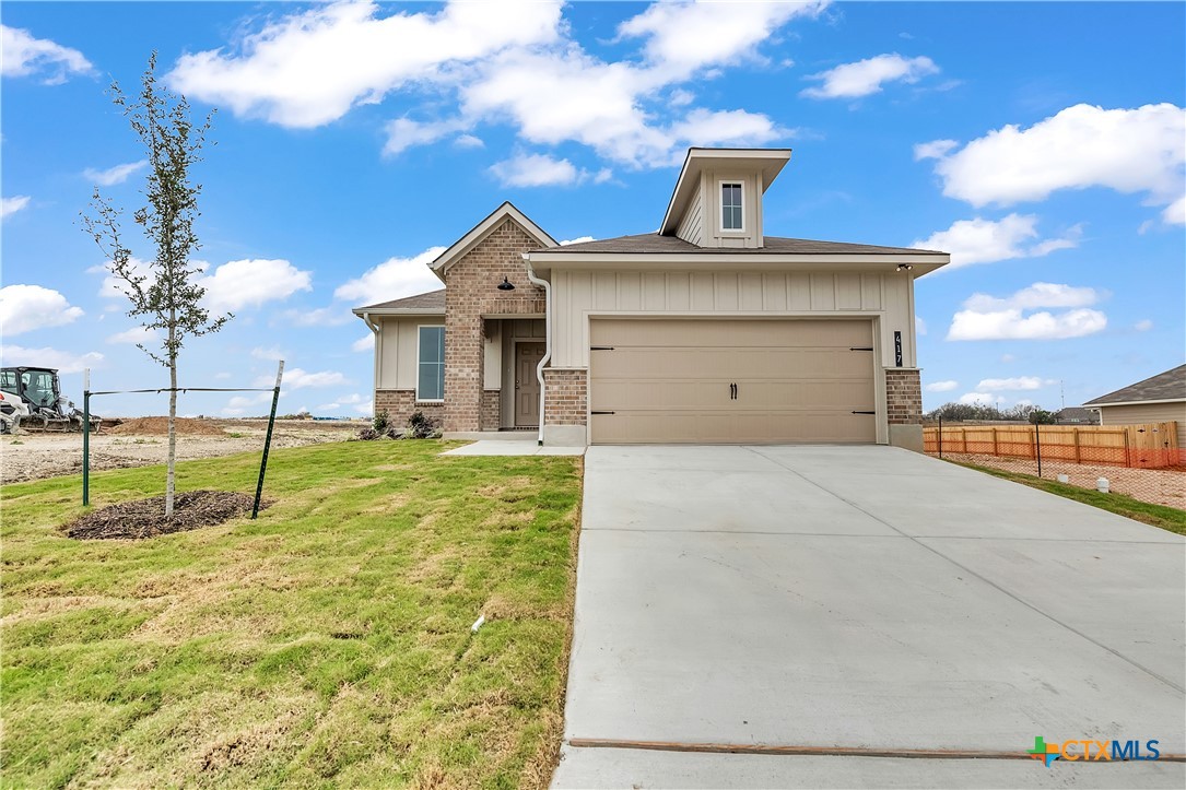 417 University Avenue Troy, TX 76579 - Photo 2 of 30 a front view of a house with garden