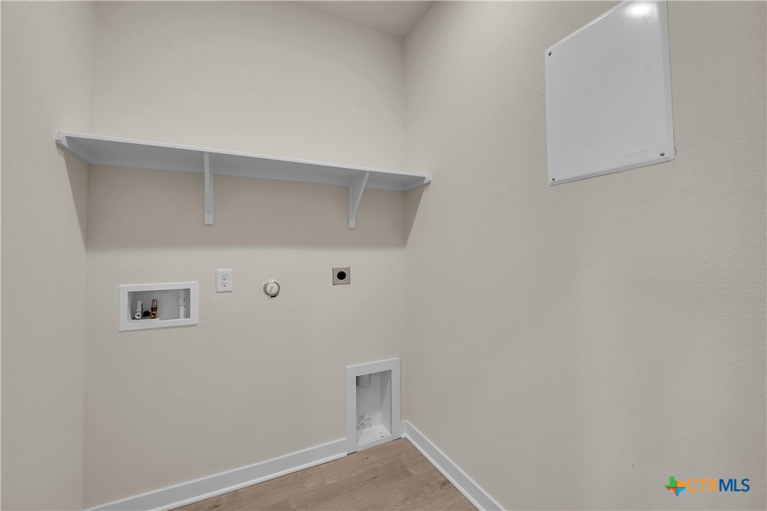 417 University Avenue Troy, TX 76579 - Photo 22 of 30 a view of an empty walk in closet