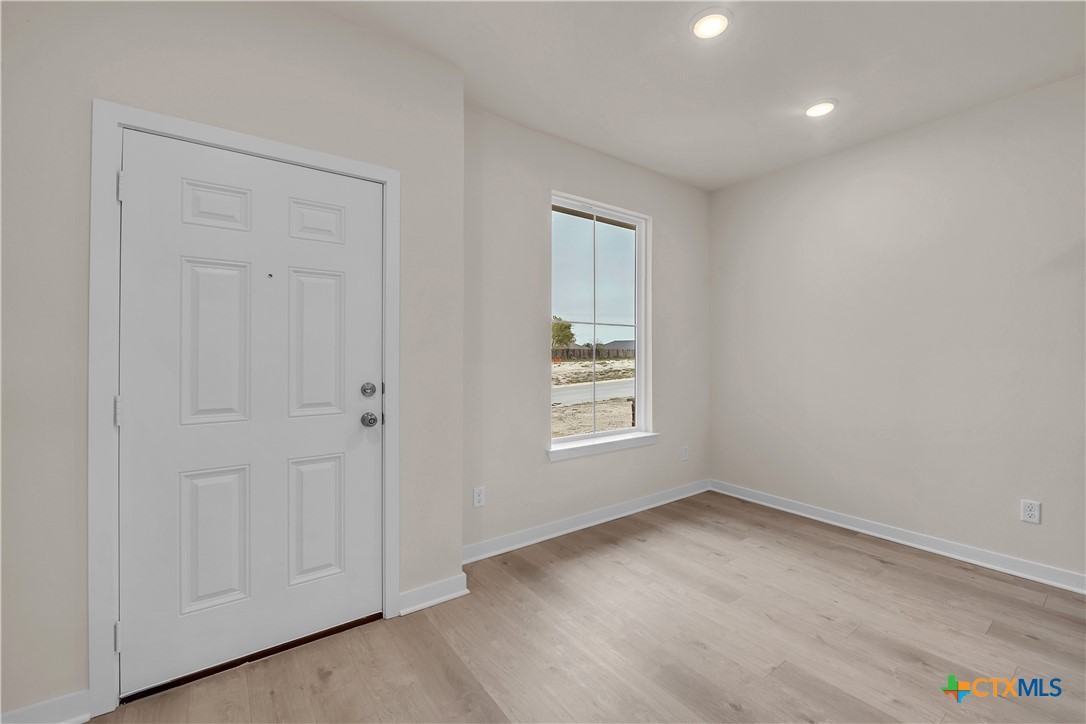 417 University Avenue Troy, TX 76579 - Photo 24 of 30 an empty room with a window