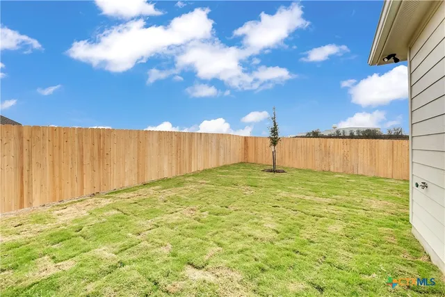 a view of a house with backyard